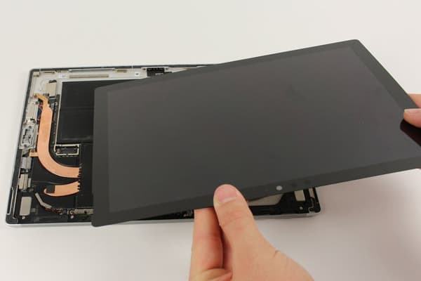 Hiệu suất vượt ngoài mong đợi của máy tính Surface Pro 5 2 Vỏ ngoài Surface Pro 5 nhỏ gọn tinh tế với chất liệu Magie