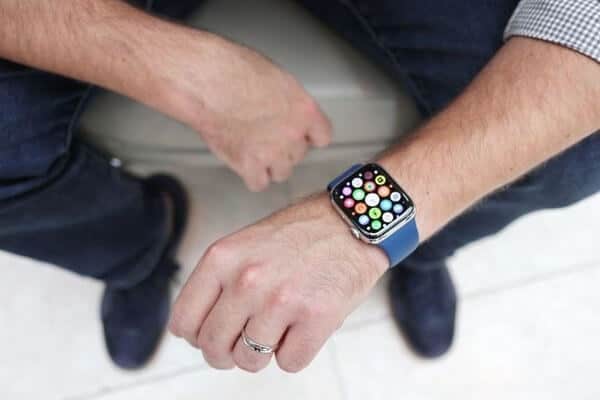 Tính năng của Apple Watch Series 4 - ECG giúp bảo vệ sức khỏe bạn 1 tính năng của apple watch series 4