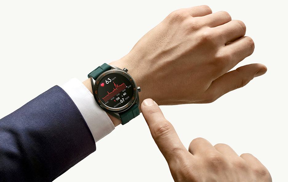 Huawei Watch GT Active có thiết kế mạnh mẽ rất phù hợp với người có cổ tay to.