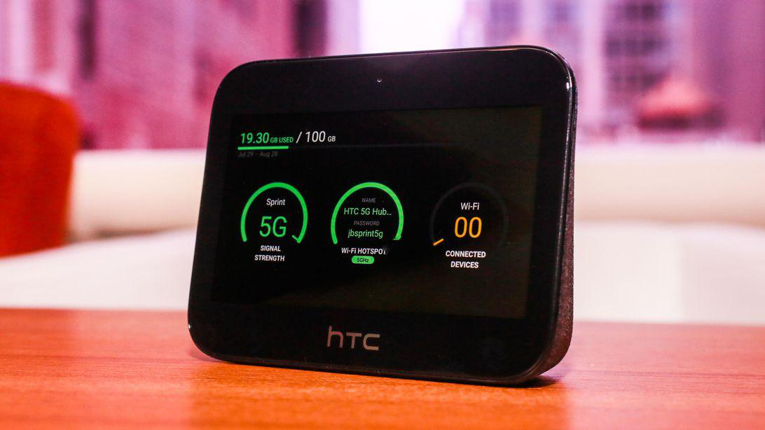 5G HUB của HTC là một điểm phát sóng. - Sarah Tew / CNET