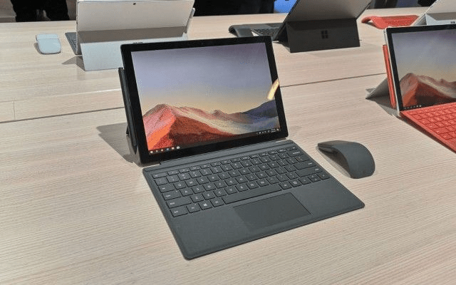 Máy Surface Pro 7, Surface Type Cover, bút cảm ứng và chuột