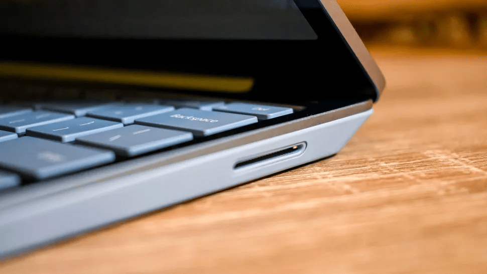 Các cổng kết nối của Surface Laptop Go