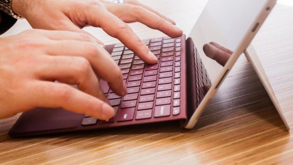 Bàn phím đi kèm giúp hiệu quả công việc tăng cao
