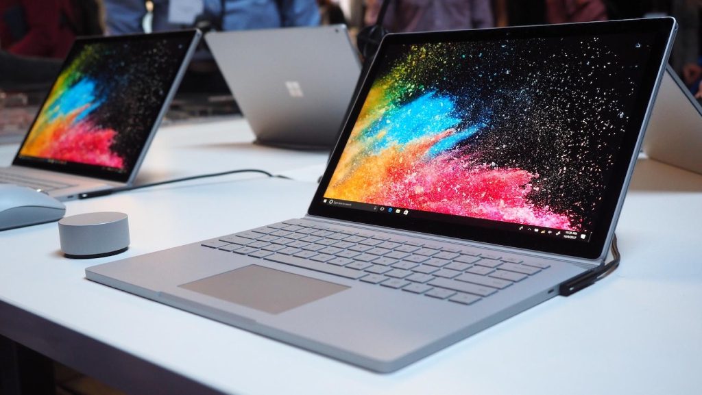 Surface Book 2 có phần thiết kế khá mới lạ so với những chiếc máy tính xách tay thông thường