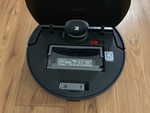 Dustbin của Robot Hút Bụi Ecovacs Deebot OZMO 950 có dung tích 430ml chứa lượng bụi bẩn trong 2 ngày đổi lại, nếu có thú cưng trong nhà thì 1 ngày.
