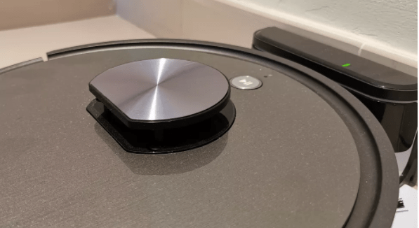Cảm biến laser của robot hút bụi ILIFE A10 được đặt ngay giữa trung tâm