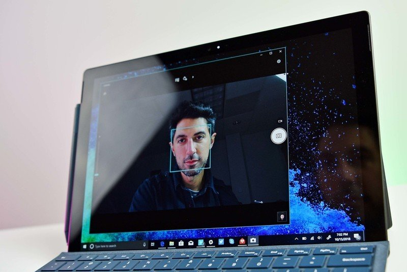 Window Hello hoạt động tốt trên Surface Pro 6