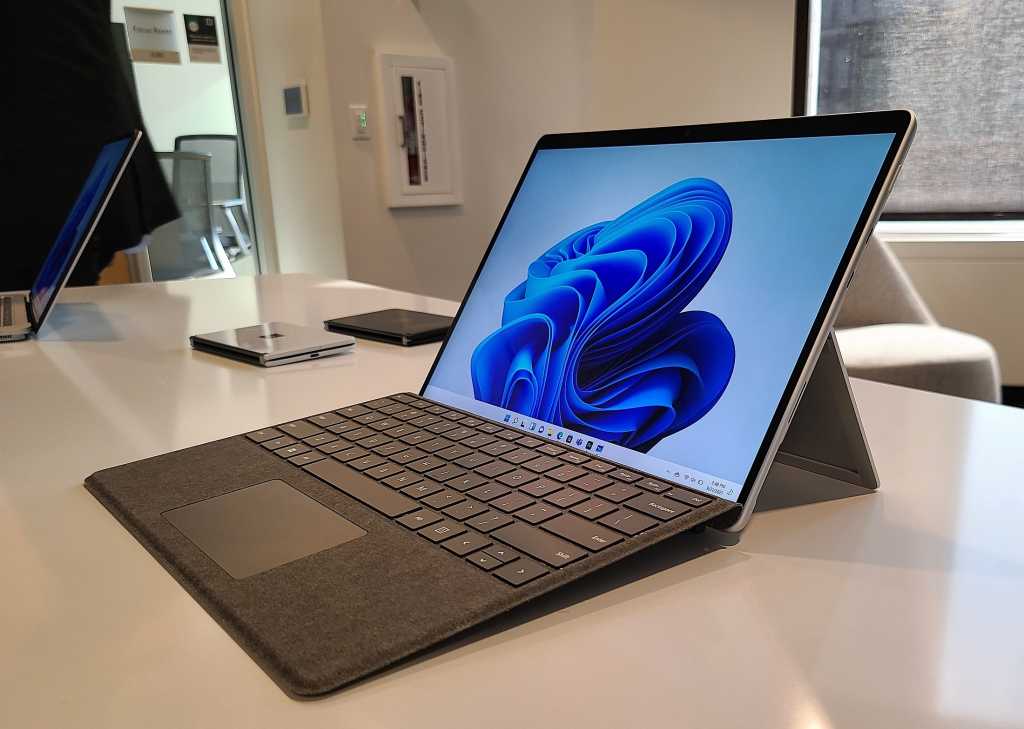 Bàn phím Surface Pro 8