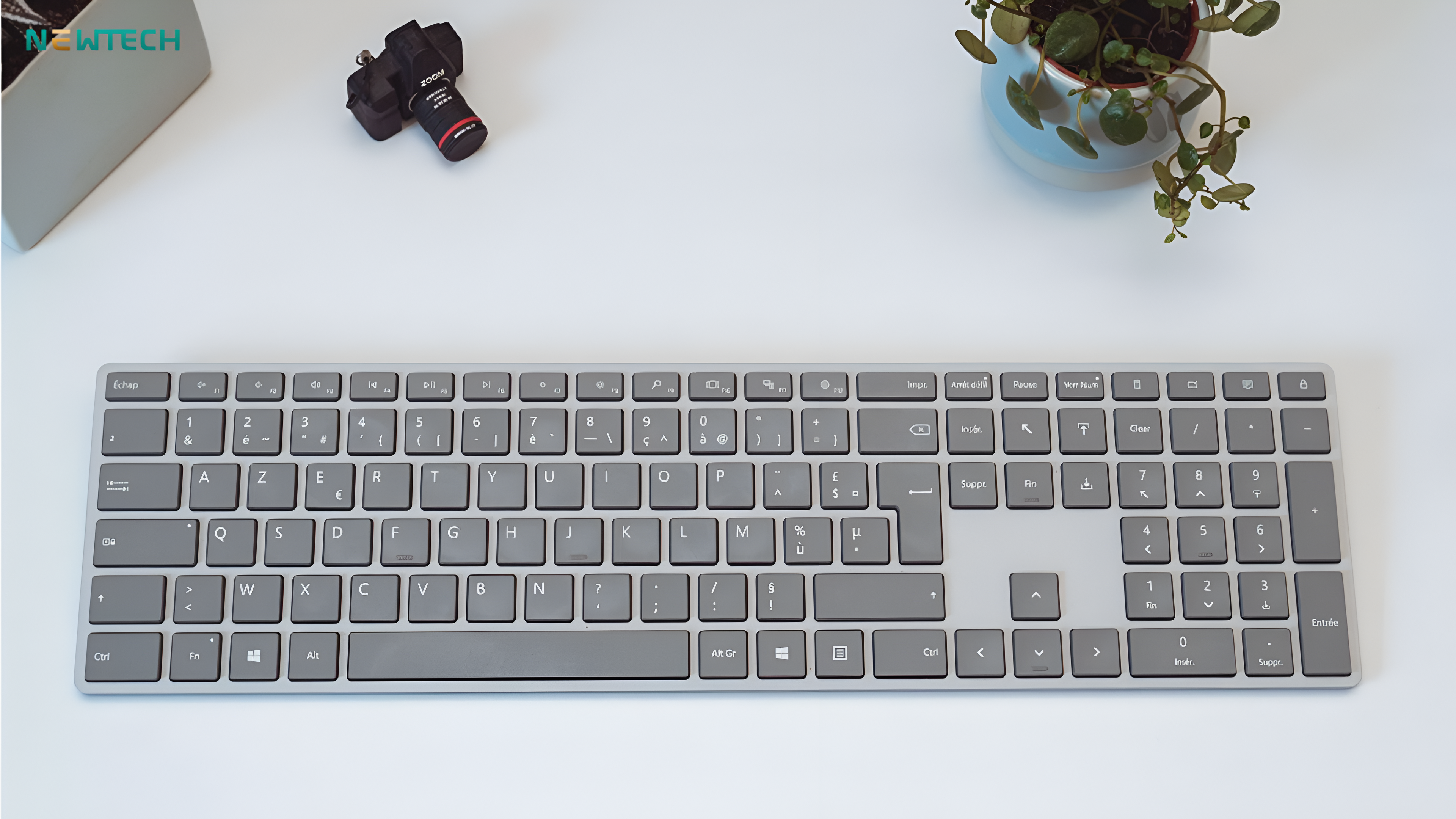Bàn phím Microsoft Surface 8 Bàn phím Microsoft Surface - mỏng nhẹ, tiện lợi