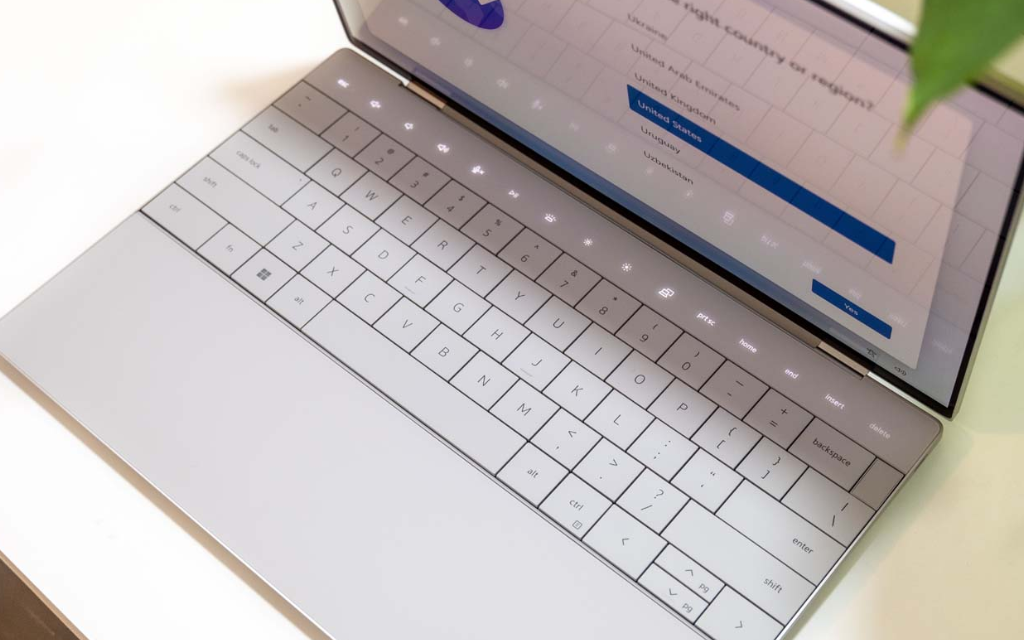 Đánh giá Dell XPS 13 Plus thiết kế đẹp liệu có đi đôi với hiệu suất ? 6 Đánh giá Dell XPS 13 Plus thiết kế đẹp liệu có đi đôi với hiệu suất ? 5