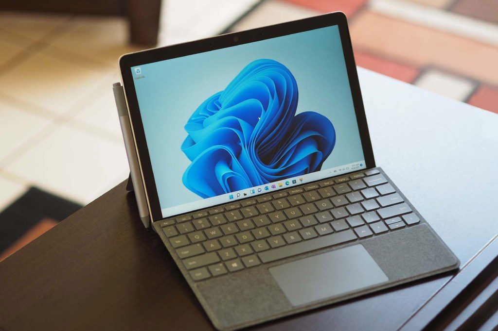 Laptop Microsoft Surface GO 3 có thiết kế nhỏ gọn