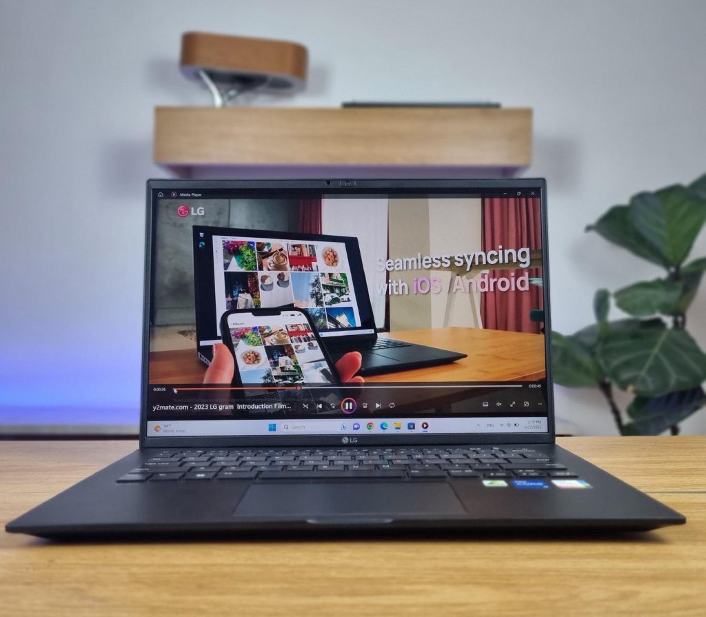 LG Gram 16 inch i5 16GB 512GB (2023) - 16ZD90R-G.AX55A5 9 Trải nghiệm xem hình ảnh, video sắc nét cùng LG Gram 16