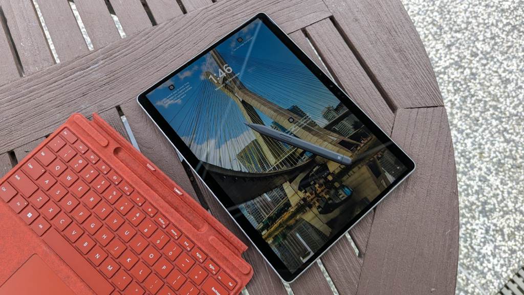 Surface Pro 9 SQ3 16GB 512GB 5G với thiết kế 2 in 1 tiện lợi