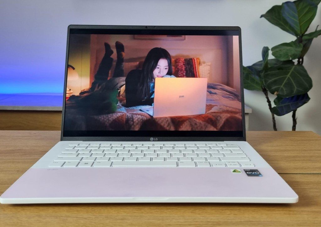 LG Gram Style 14 inch i5 16GB 512GB (2023) - 14Z90RS-G.AH54A5 13 Màn hình OLED cho hình ảnh sắc nét ,màu sắc trung thực