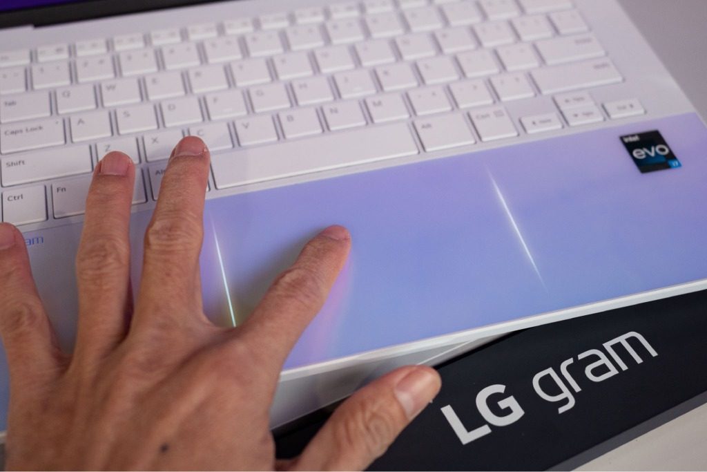 Bàn phím dòng LG Gram được thiết kế lớn hơn so với phiên bản trước đó