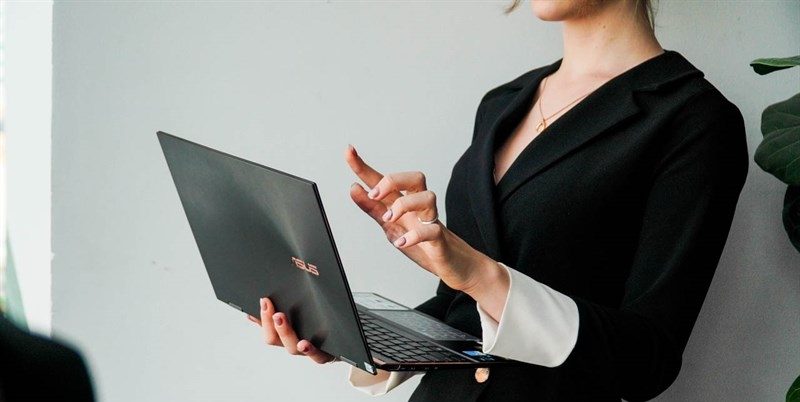 Laptop Ultrabook là lựa chọn tuyệt vời cho doanh nhân thường xuyên đi công tác