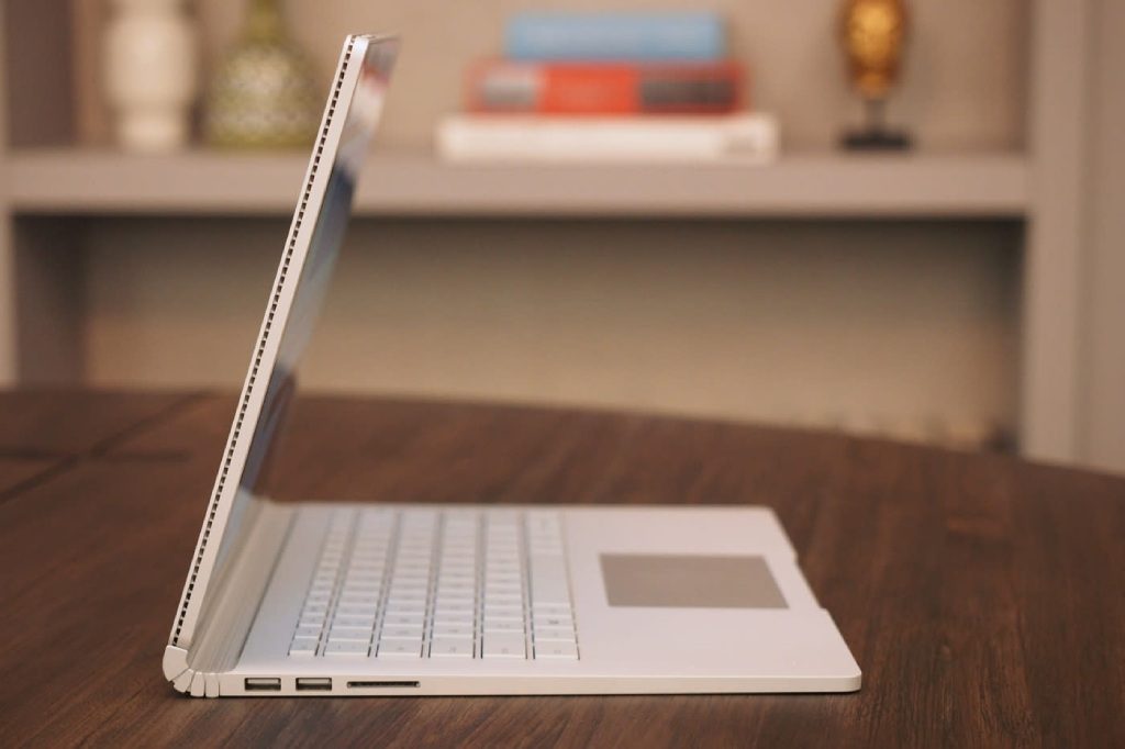 Microsoft cho ra mắt dòng laptop cao cấp Surface Book từ năm 2015