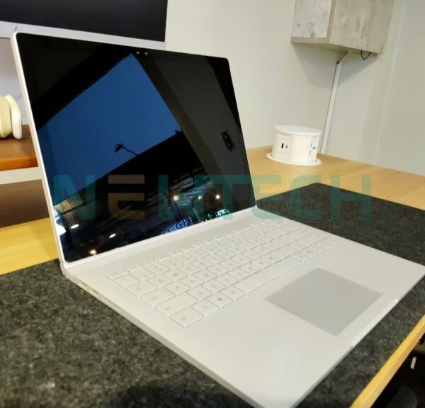Surface Book 1 I7 8GB 256GB like new 1