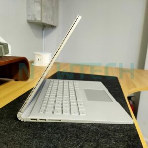 Surface Book 1 I7 8GB 256GB like new 9