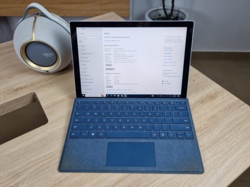 Laptop Core i5 cũ giá rẻ Surface Pro 7 Plus có bàn phím phủ vải Alcantara êm ái