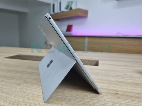 Surface Pro 6 I5 16GB 256GB like new 3