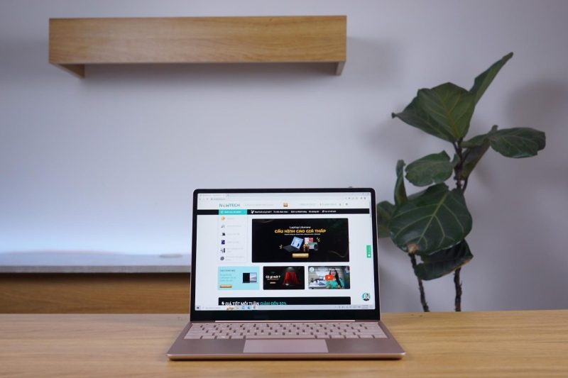 Top 7 laptop mỏng nhẹ dưới 20 triệu đáng mua nhất 3 Surface laptop Go thiết kế nhỏ gọn, sang trọng nhẹ nhàng khi mang theo