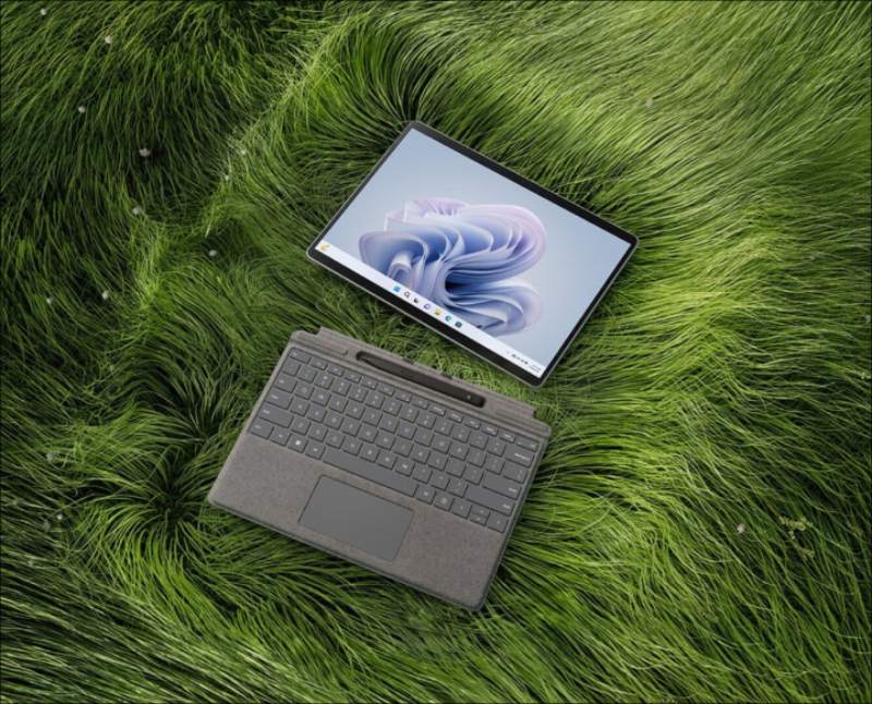 Có nên mua Surface Pro 9 ở thời điểm hiện tại? 8 Lý do nên mua? 3 Thiết kế linh hoạt có thể vừa là tablet vừa là laptop truyền thống