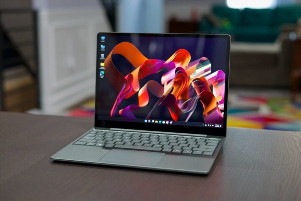 Surface Laptop Go sở hữu màn hình cảm ứng nhưng độ phân giải không quá ấn tượng