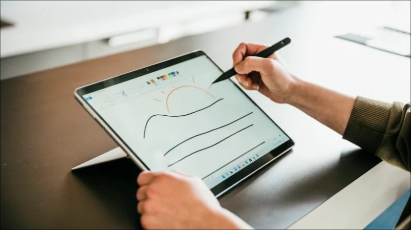 Có nên mua Surface Pro 9 ở thời điểm hiện tại? 8 Lý do nên mua? 4 Màn hình cảm ứng 10 điểm chạm của Surface pro 9 tốc độ phản hồi nhanh chóng