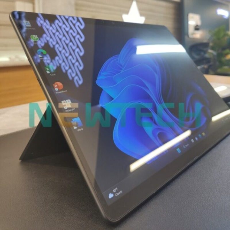 Top 5 laptop đồ họa cũ giá rẻ đáp ứng nhu cầu công việc 4 Surface Pro 9 i7 trang bị bộ vi xử lý mạnh mẽ, hiệu suất vượt trội