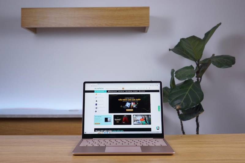 Top 6 laptop cho sinh viên khối kinh tế “có túi tiền rủng rỉnh” tốt nhất 2023 4 Surface Laptop Go 2 với thiết kế gọn nhẹ dễ dàng mang theo bất kì đâu