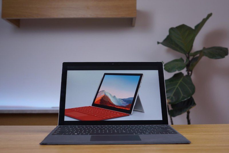 Top 6 laptop cho sinh viên khối kinh tế “có túi tiền rủng rỉnh” tốt nhất 2023 7 Surface Pro 7 với thiết kế nhẹ nhàng, linh hoạt 2 in 1 chuyển đổi nhanh chóng