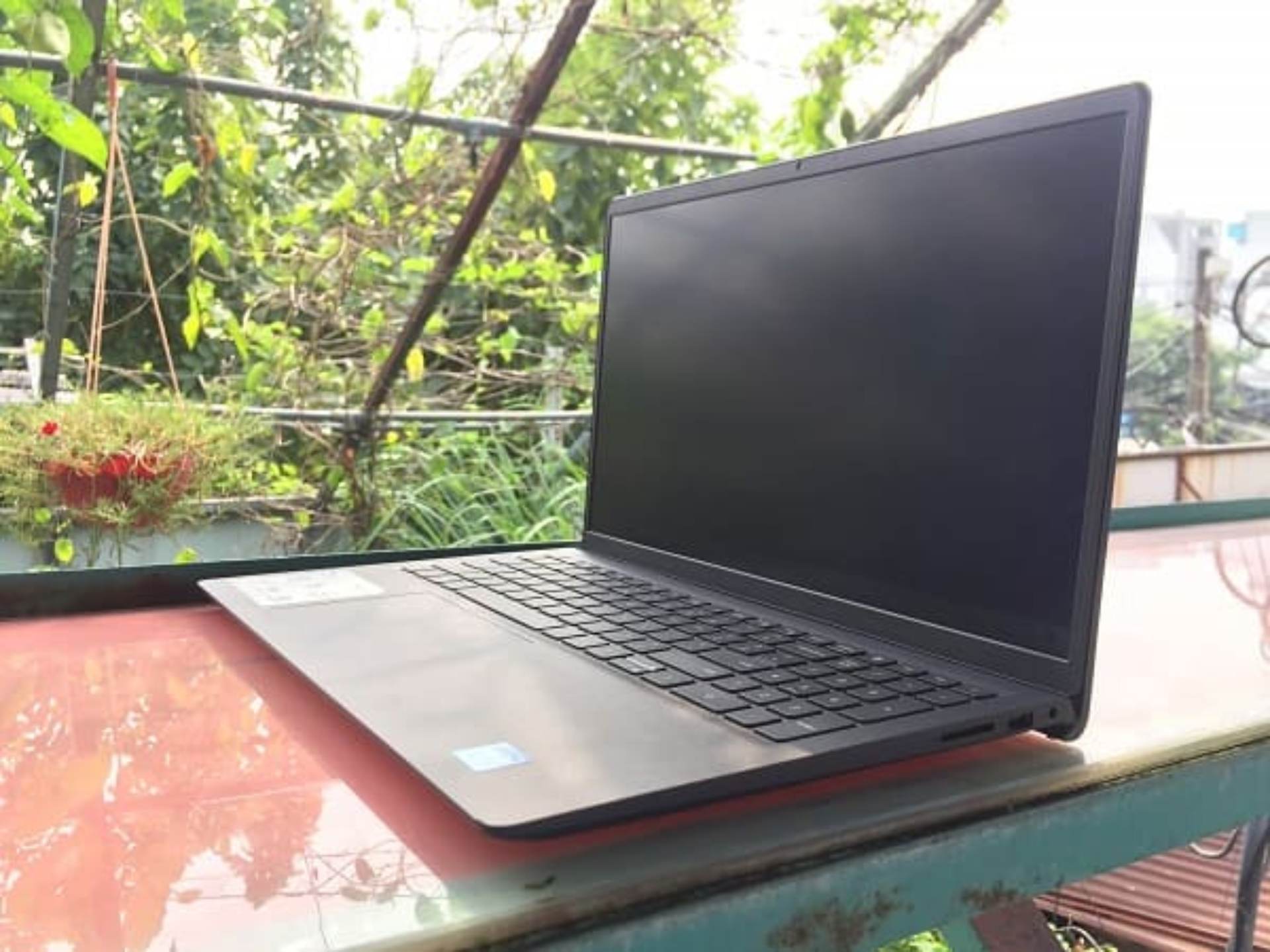 Top 5 laptop Dell cũ dưới 20 triệu dành cho dân văn phòng 6 Dell Vostro 3510 thuộc top laptop Dell cũ cho dân văn phòng.