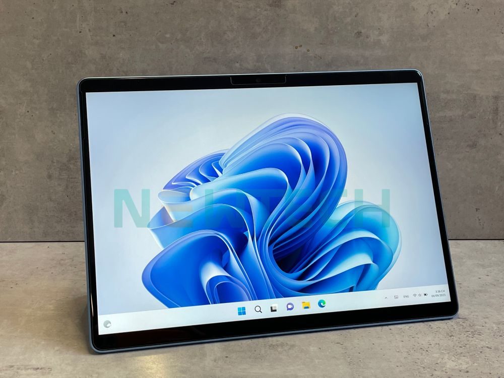 Surface Pro 9 i5 8GB 256GB (Sapphire) like new 1