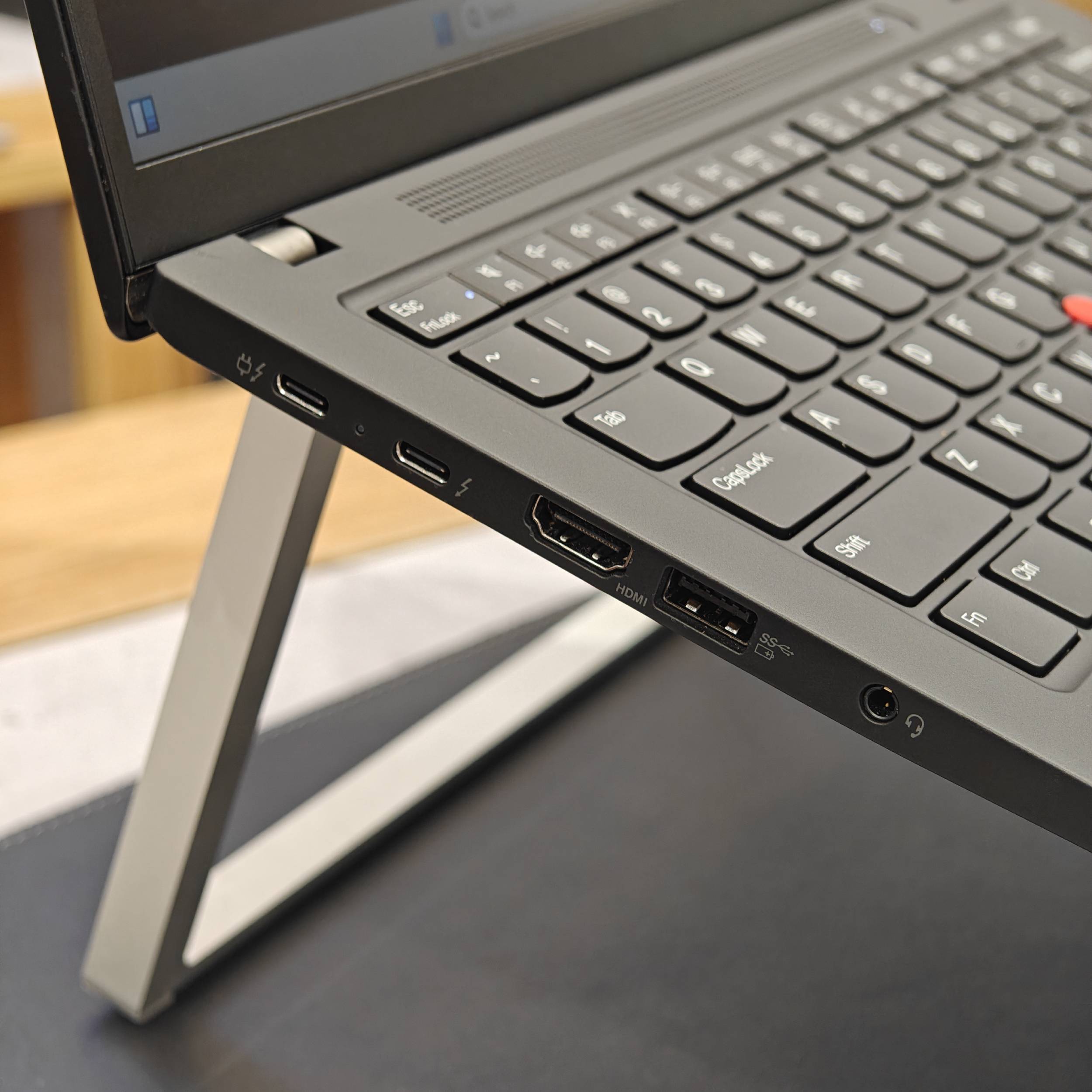 Lenovo ThinkPad T14s Gen 4 – 14″ Intel core i5-13th/16GB/256GB/WUXGA