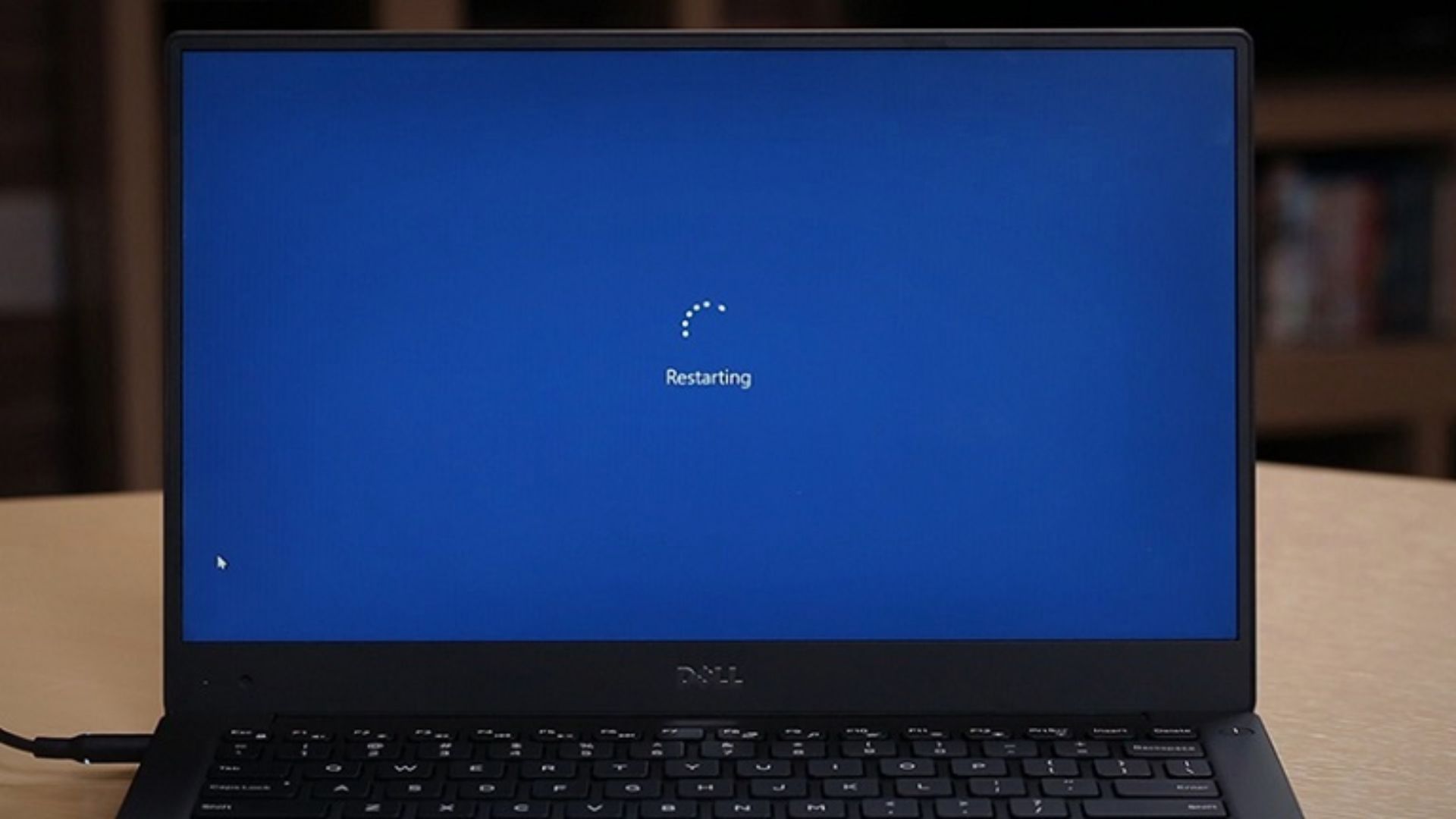 Khởi động lại laptop