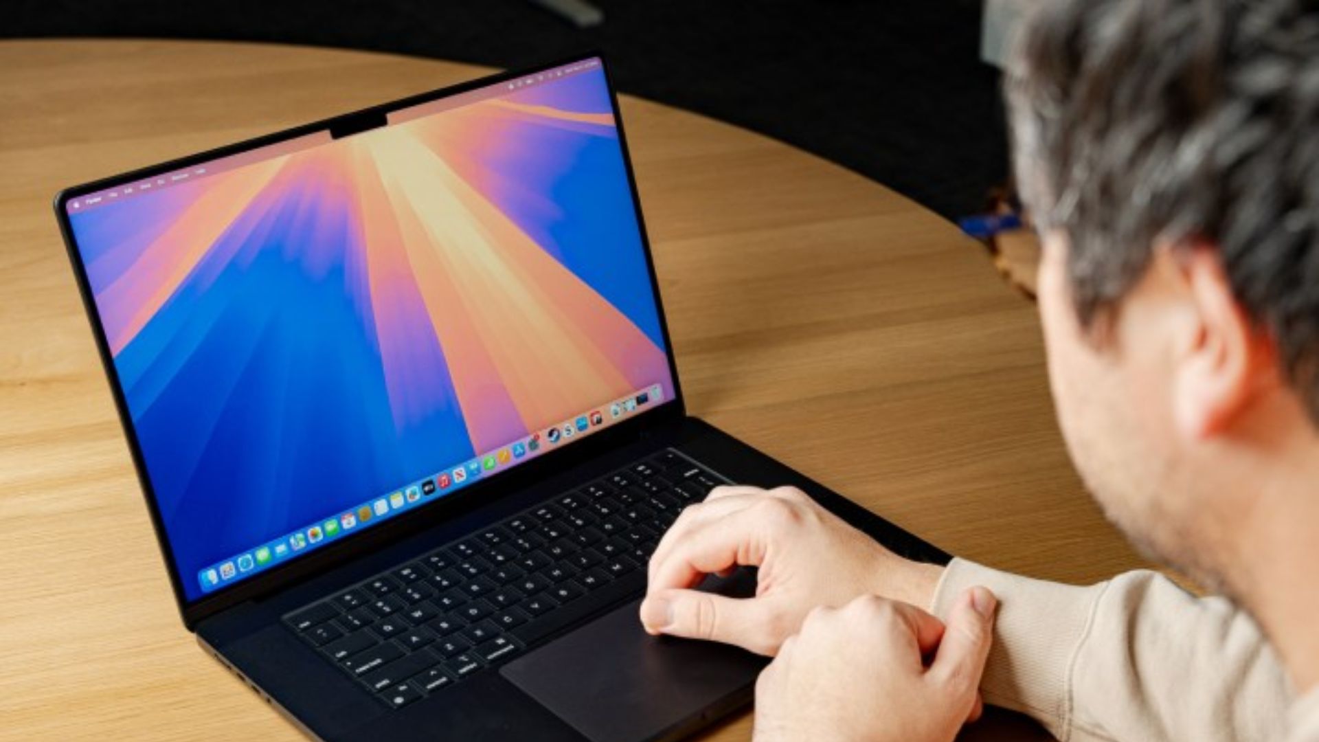 Macbook Pro M4 Max phù hợp với doanh nhân và nhân viên văn phòng