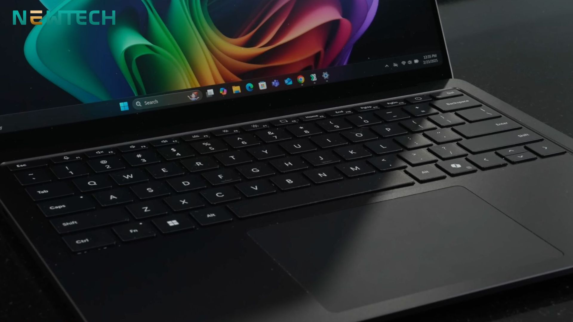 Bàn phím chuẩn doanh nghiệp của Surface Laptop 7 Intel