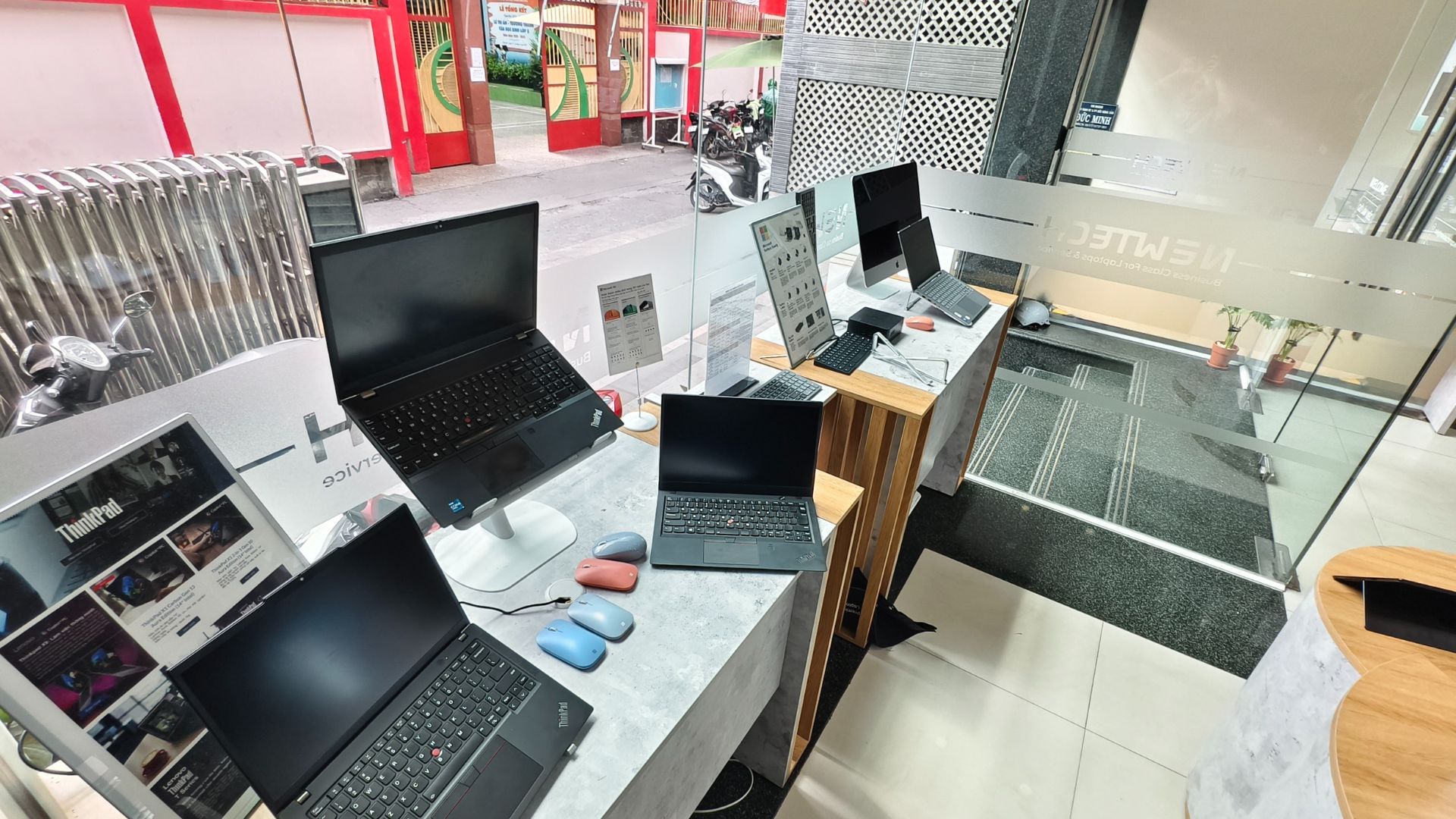 Lenovo ThinkPad X1 Carbon Gen 12 – 14″ Intel Core Ultra 7 155U/16GB/512GB/WUXGA