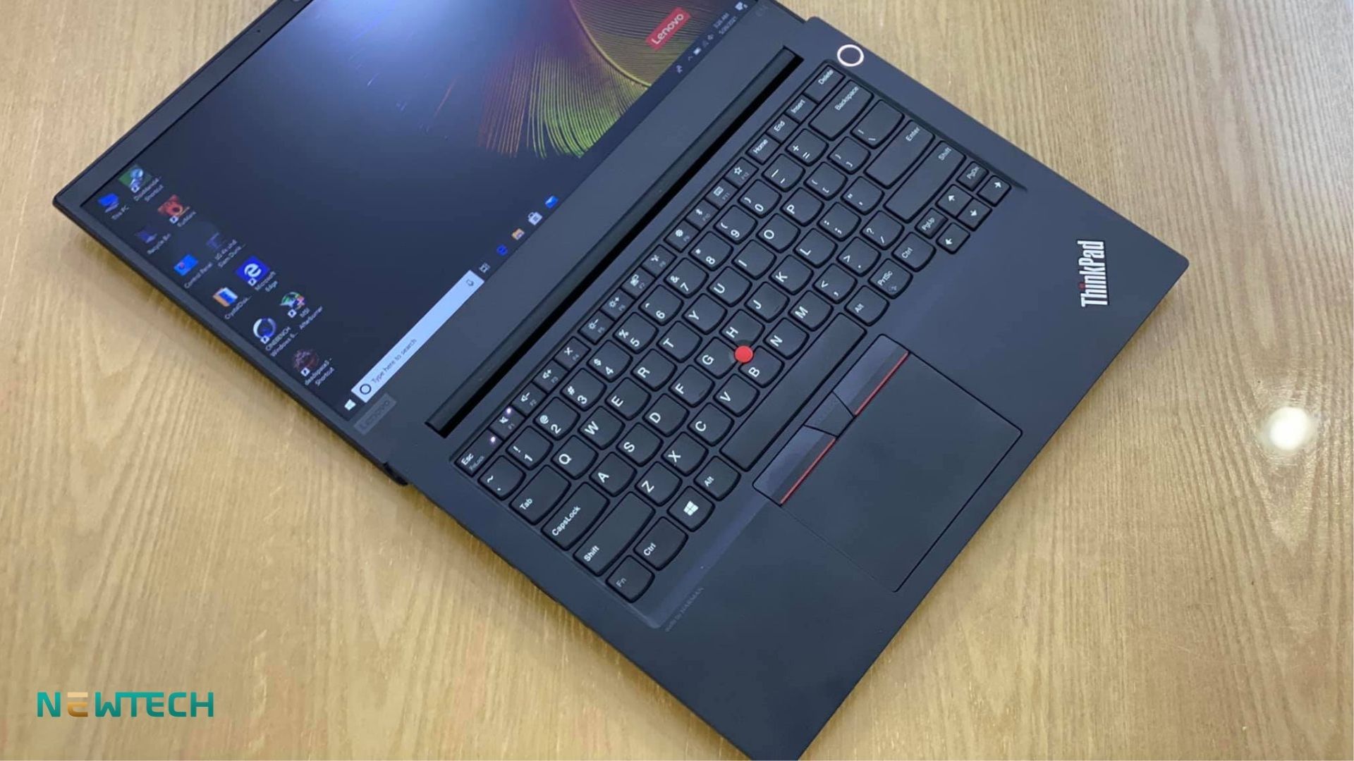Lenovo Thinkpad E14 Gen 7 – 14″ Intel Core Ultra 7-255H/16GB/512GB/WUXGA/NoOS