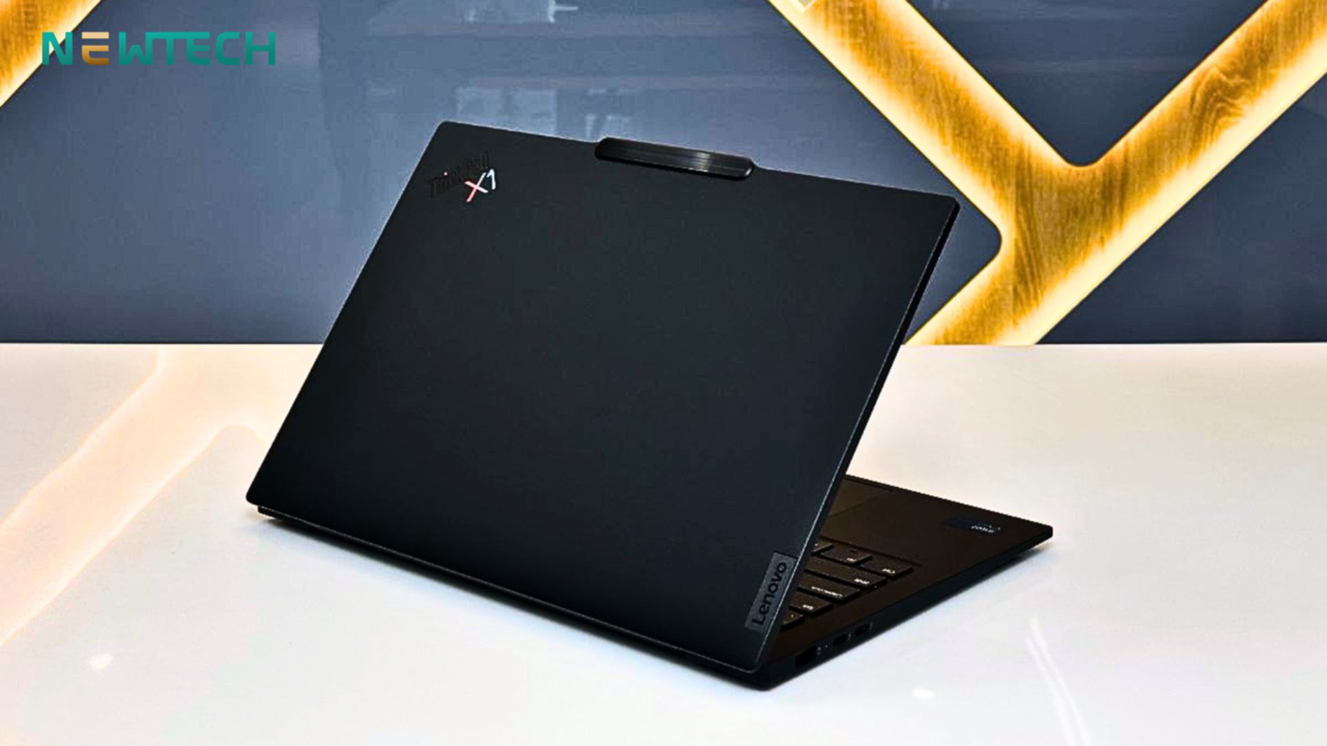 Laptop doanh nhân là gì? Sự khác biệt không chỉ nằm ở cấu hình