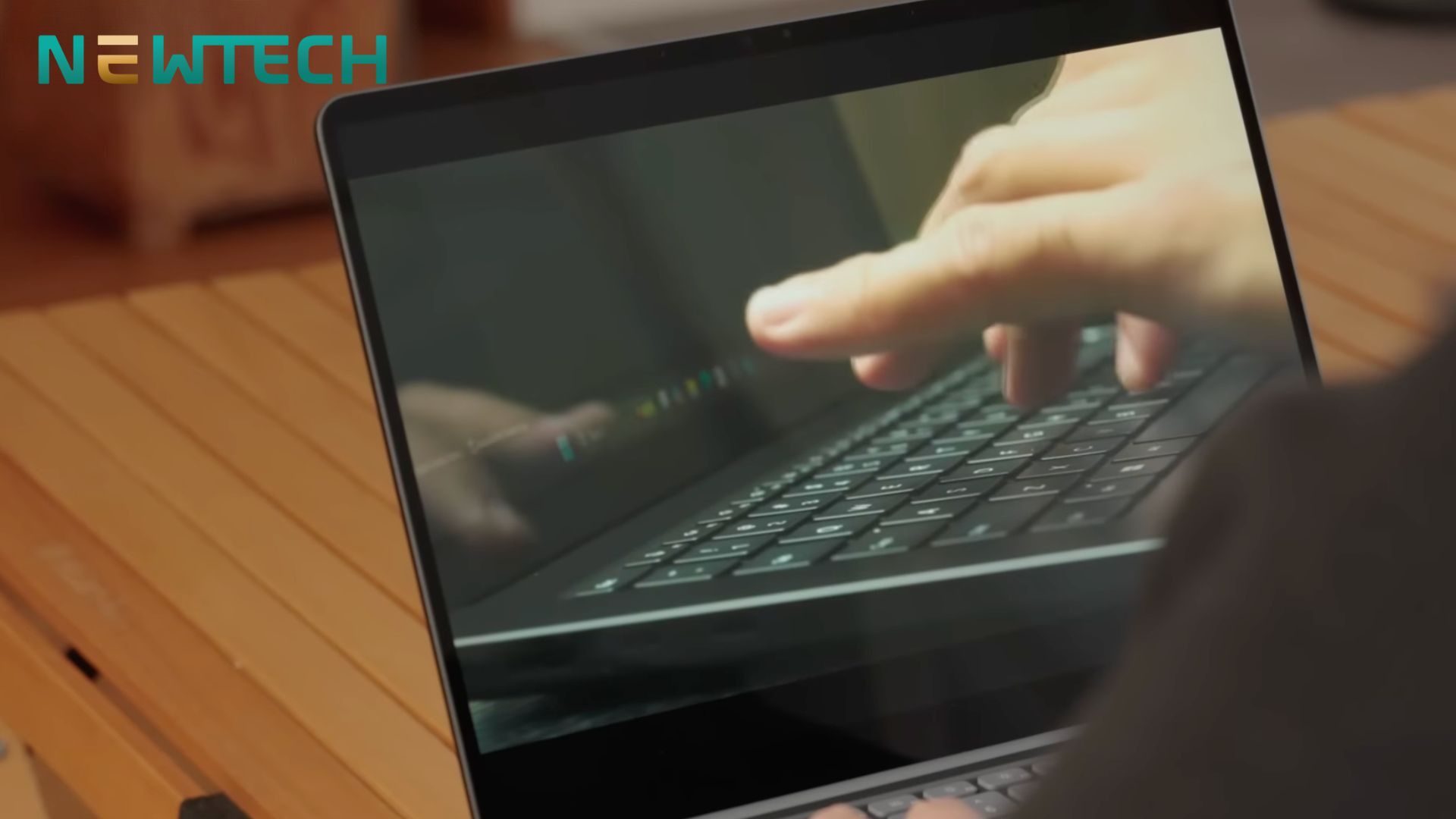So sánh Surface Laptop 13 inch và Surface Laptop 7 4 Lưu nháp tự động