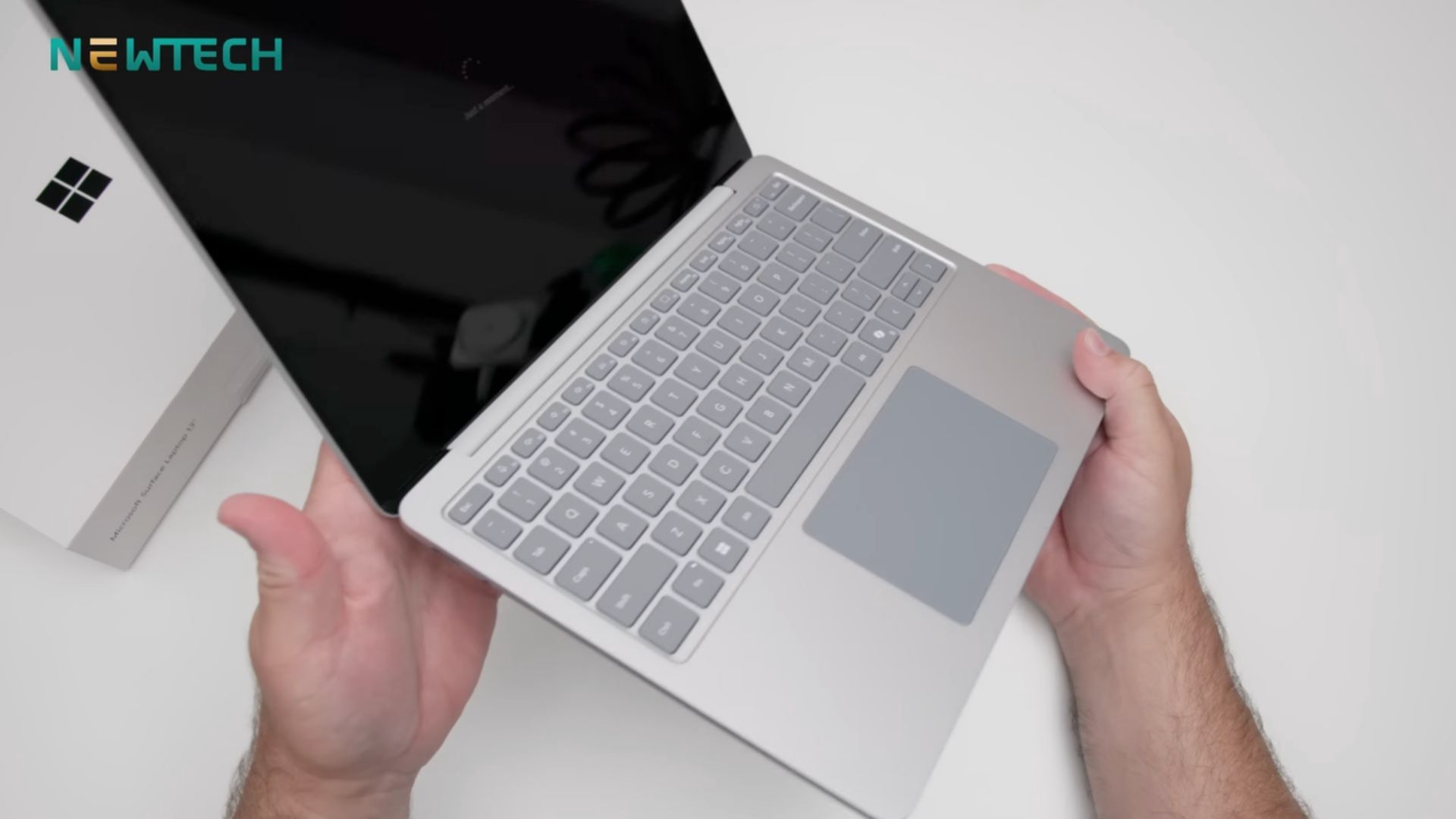 Trên tay Surface Laptop 13 inch 2025: Mảnh ghép mỏng nhẹ cho dân sáng tạo hiện đại