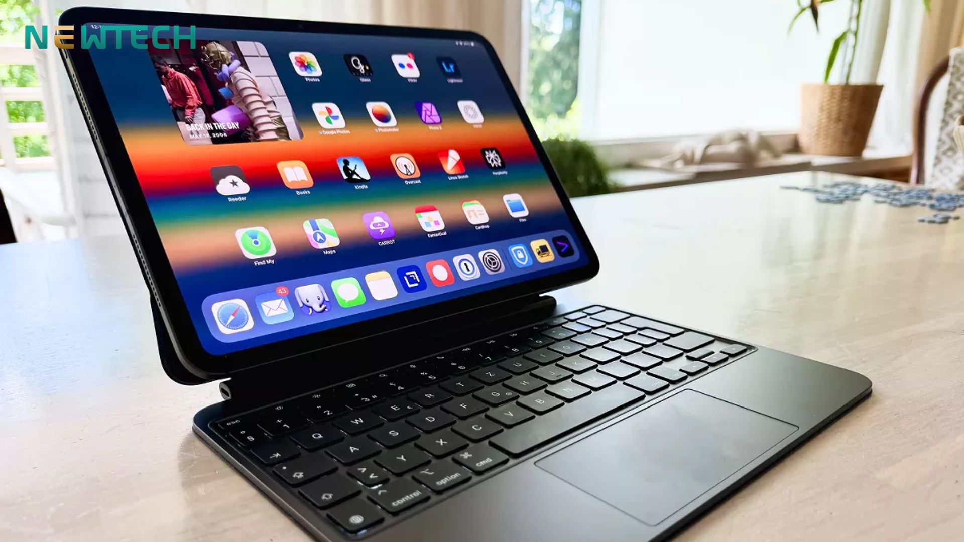 Surface Pro 12 Inch và iPad Pro 11 Inch M4: Đâu mới là con "quái vật" trong cuộc chiến tablet thông minh? 15 iPad Pro 11 inch M4 với hiệu năng được tối ưu cho các tác vụ sáng tạo nhưng vẫn duy trì được thời lượng pin ở mức đủ tốt cho một ngày