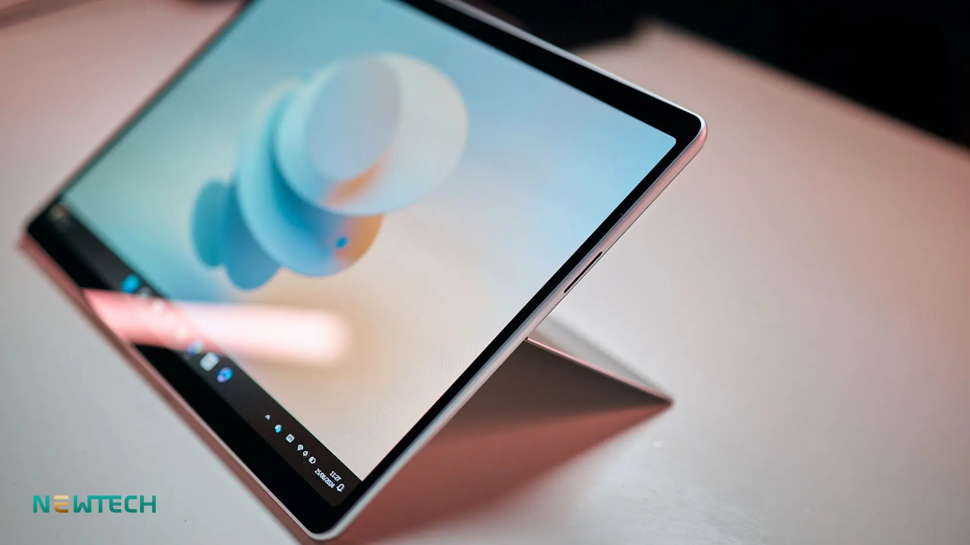 Cả 2 màn hình LCD và OLED đều cung cấp người dùng tần số quét lên đến 120Hz