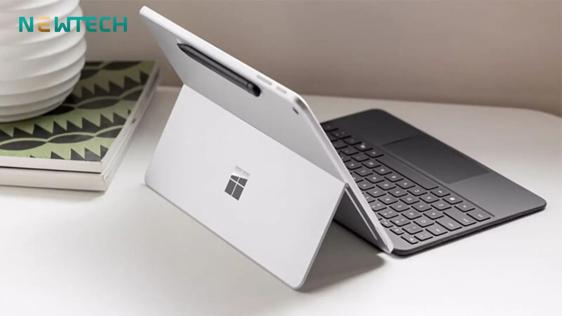 Surface Pro 12 inch và Surface Laptop 13 inch – Chọn máy nào sẽ phù hợp hơn? 1 Thiết kế gọn nhẹ của Surface Pro 12 inch