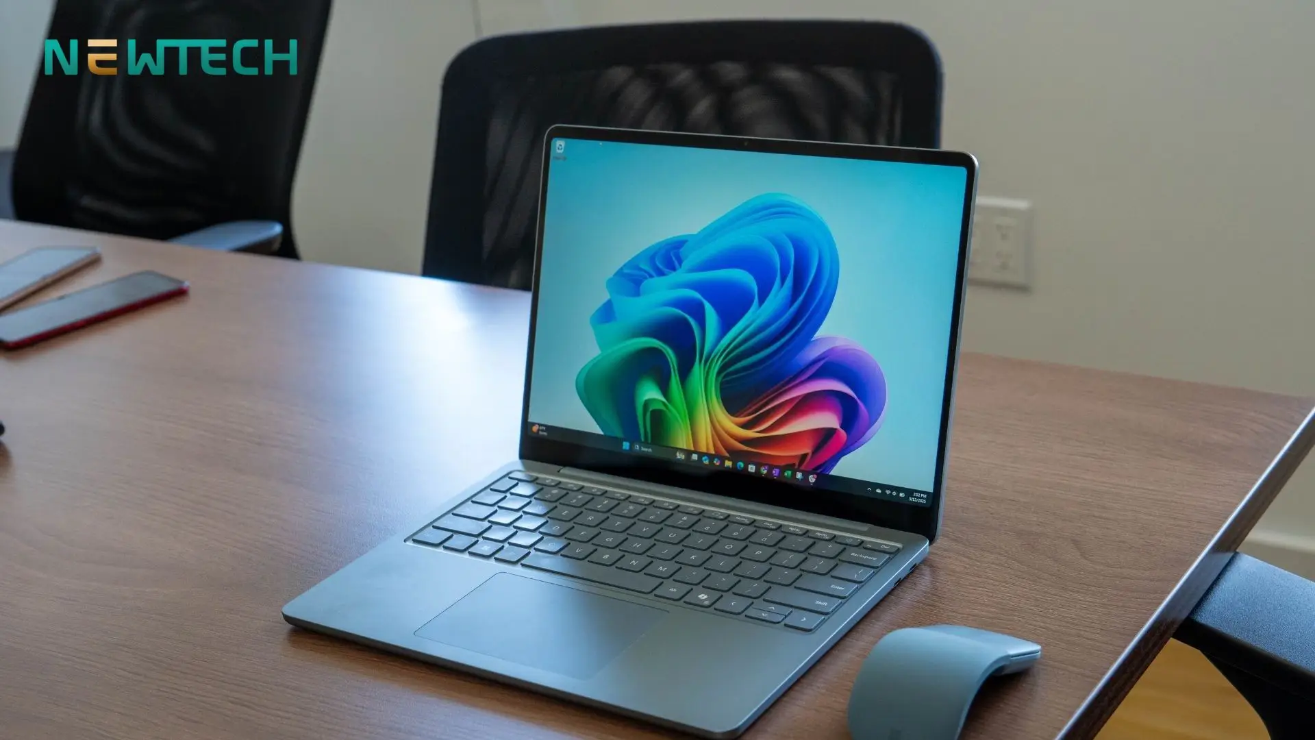 Surface Pro 12 inch và Surface Laptop 13 inch – Chọn máy nào sẽ phù hợp hơn? 2 Thiết kế truyền thống của Surface Laptop 13 inch