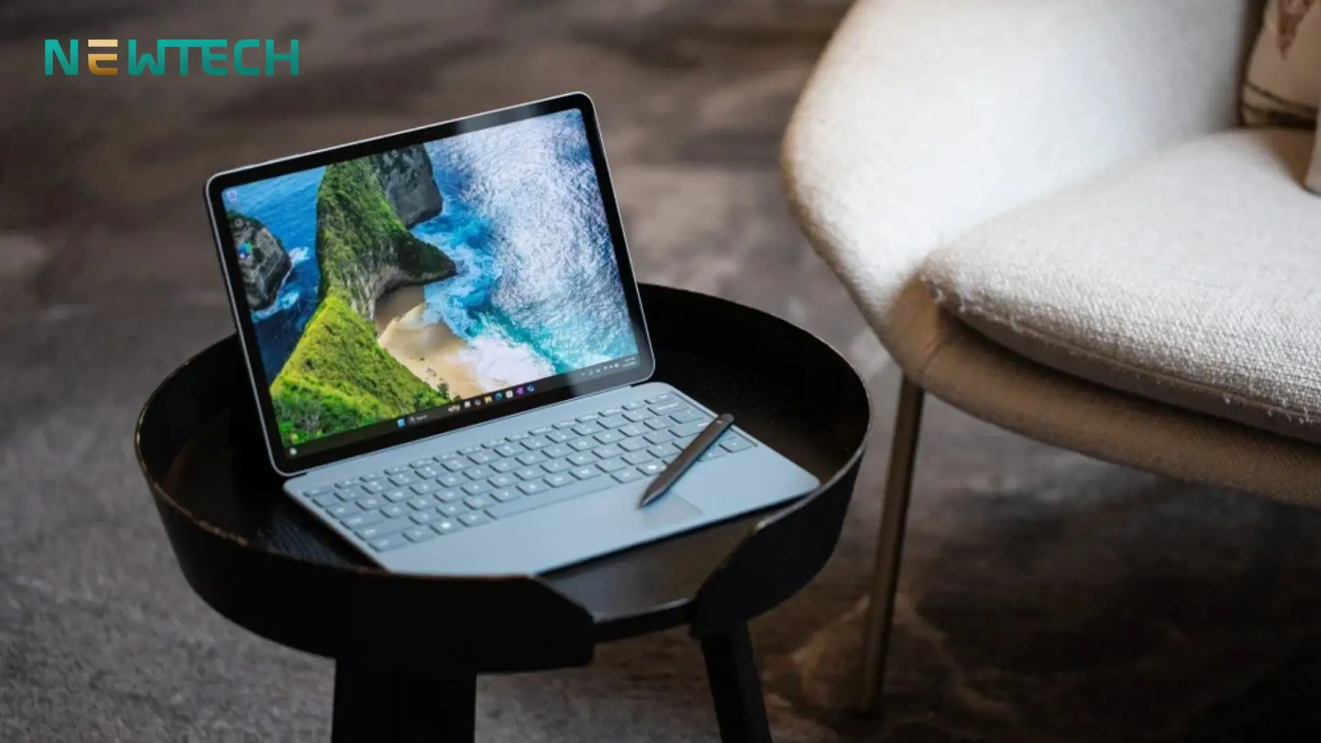 Surface Pro 12 inch và Surface Laptop 13 inch – Chọn máy nào sẽ phù hợp hơn? 8 Camera và bảo mật chất lượng cao cấp phục vụ trải nghiệm của người dùng