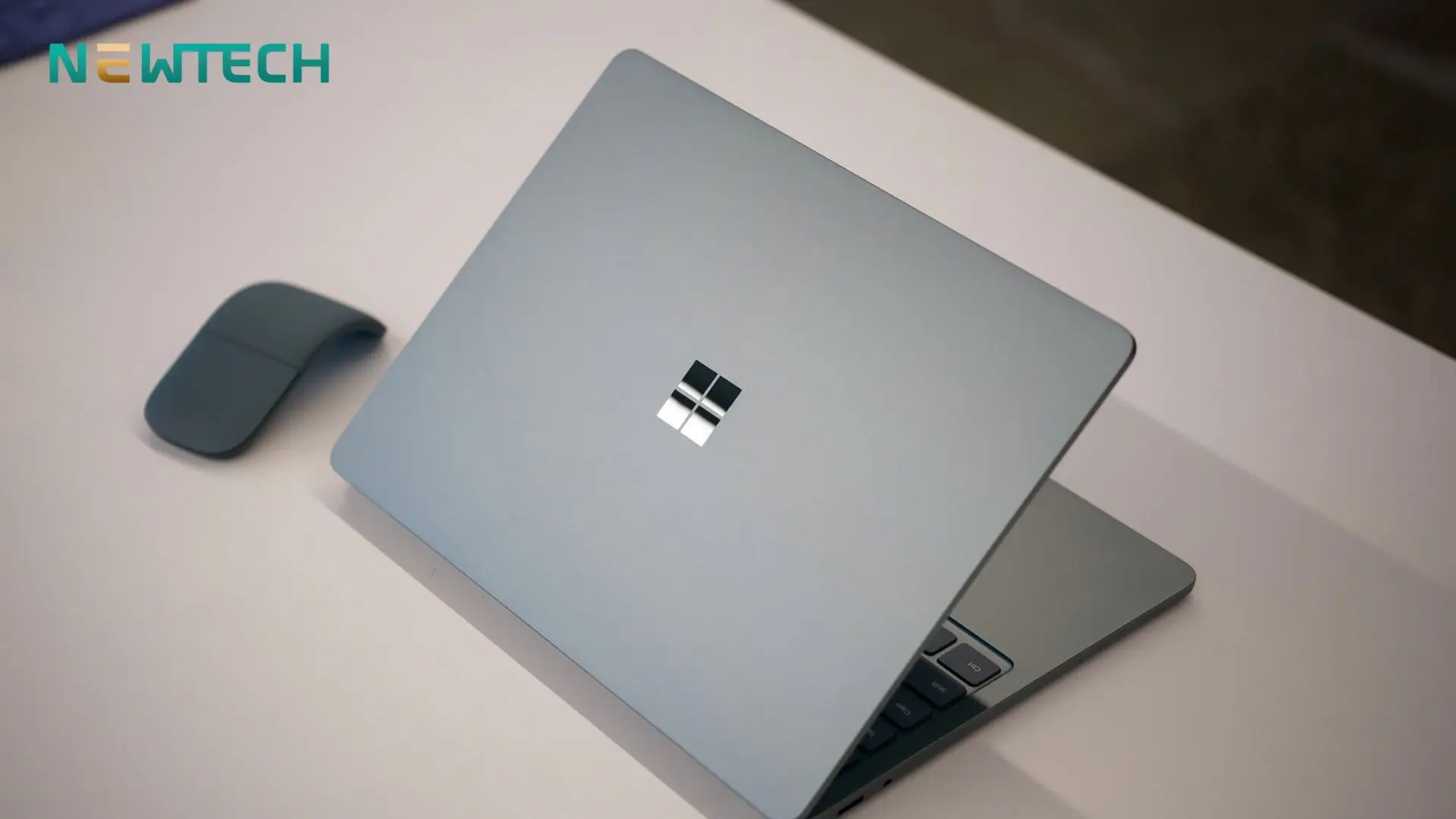 Surface Pro 12 inch và Surface Laptop 13 inch – Chọn máy nào sẽ phù hợp hơn? 13 Một trong những dòng Surface Laptop có thời lượng pin dài nhất đến từ nhà Microsoft