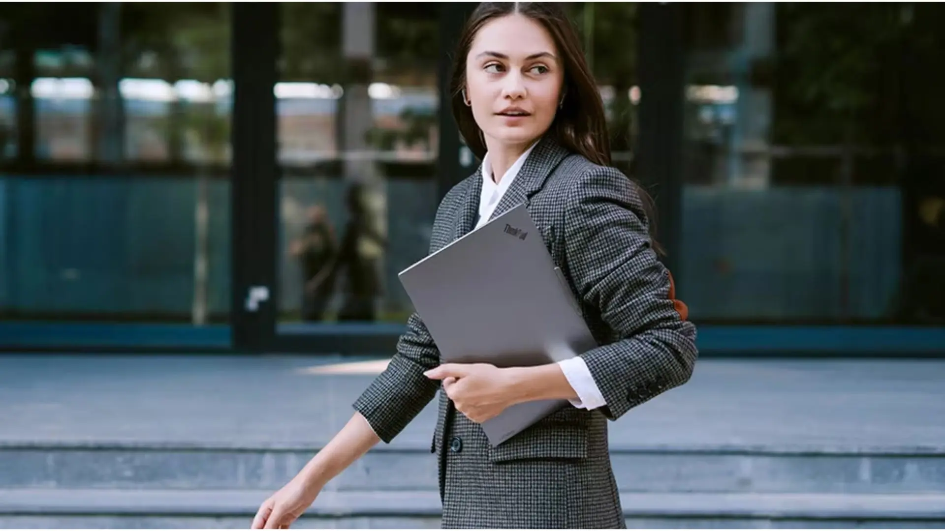 Lenovo ThinkPad X9-15 Gen 1 15.3 inch Aura Edition Ultra 5-226V/16GB/256GB 2.8K OLED New 18 Lenovo ThinkPad X9-15 Gen 1 Aura Edition – 15.3″ Intel Core Ultra 5-226V/16GB/256GB/2.8K OLED